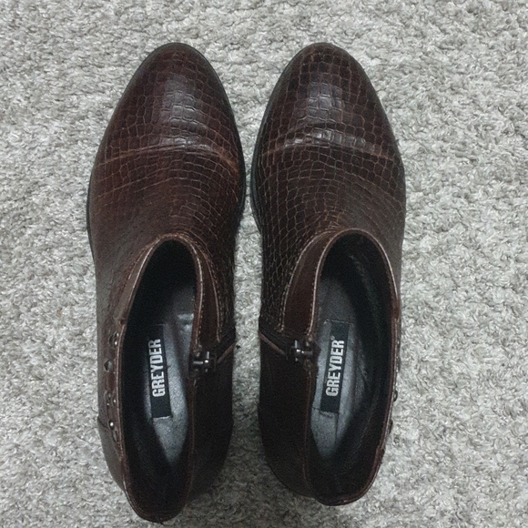 Boots - Picture 4 of 5